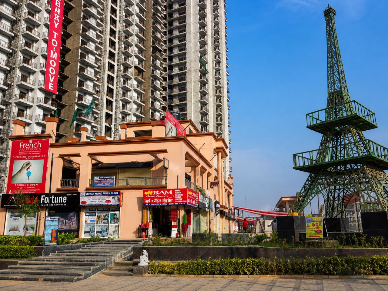 French Arcade commercial plaza in Greater Noida West
