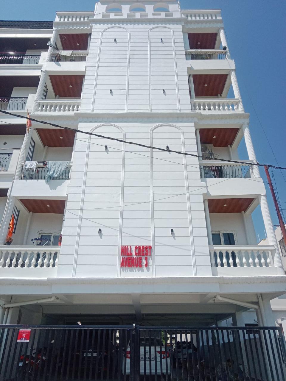 Daylight facade of Hillcrest Avenue 3
