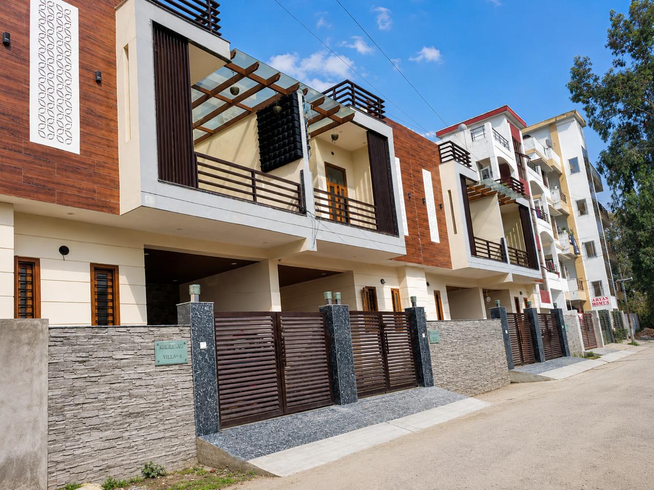 Street elevation of Hillcrest Villa cluster